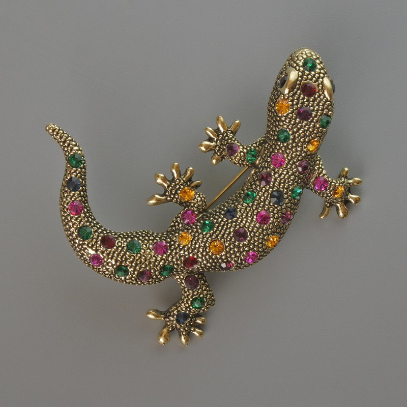 Brooch pendant 'Lizard' with multicolored rhinestones, gold-tone metal 54×46 mm