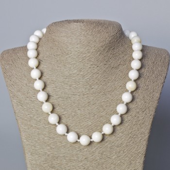 Natural mother-of-pearl necklace with smooth beads, 11.5 mm diameter, 45–50 cm length