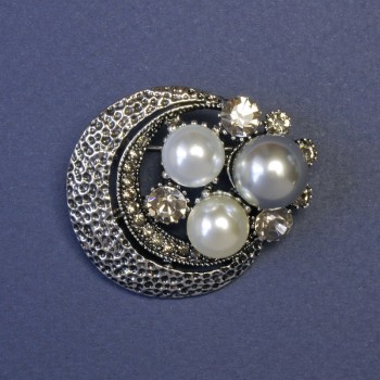 Brooch 'Accent Crescent with Pearls' (Artificial) 35x40mm ± Silver-Tone Metal