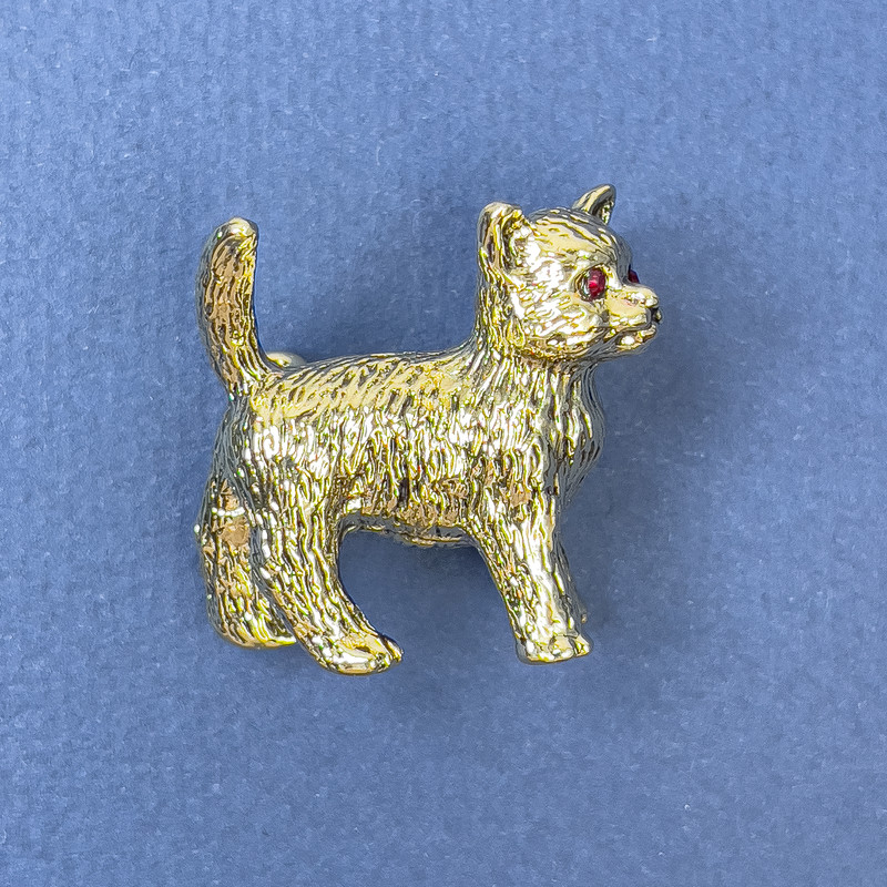 Cat Brooch with Red Crystals, Gold-Tone Metal, 27x28mm+