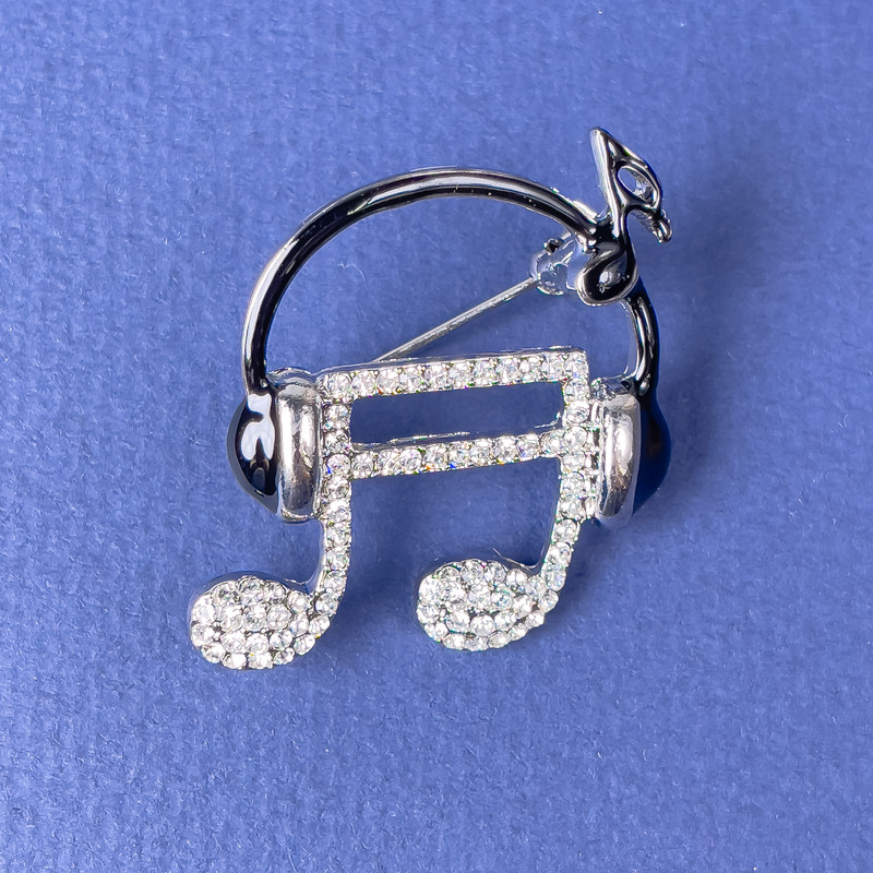 Brooch 'Note in Headphones' white crystals black enamel silver metal 27×32 mm+
