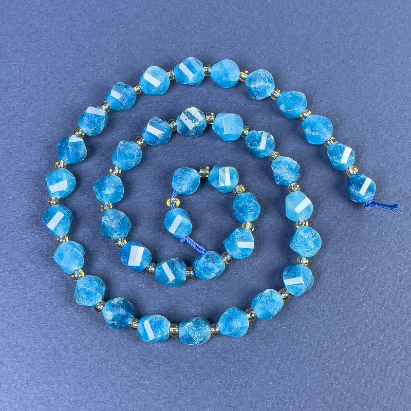Faceted Apatite Beads Diamond-Shaped 8x7 mm ± with Seed Beads on Thread, Length 38 cm+