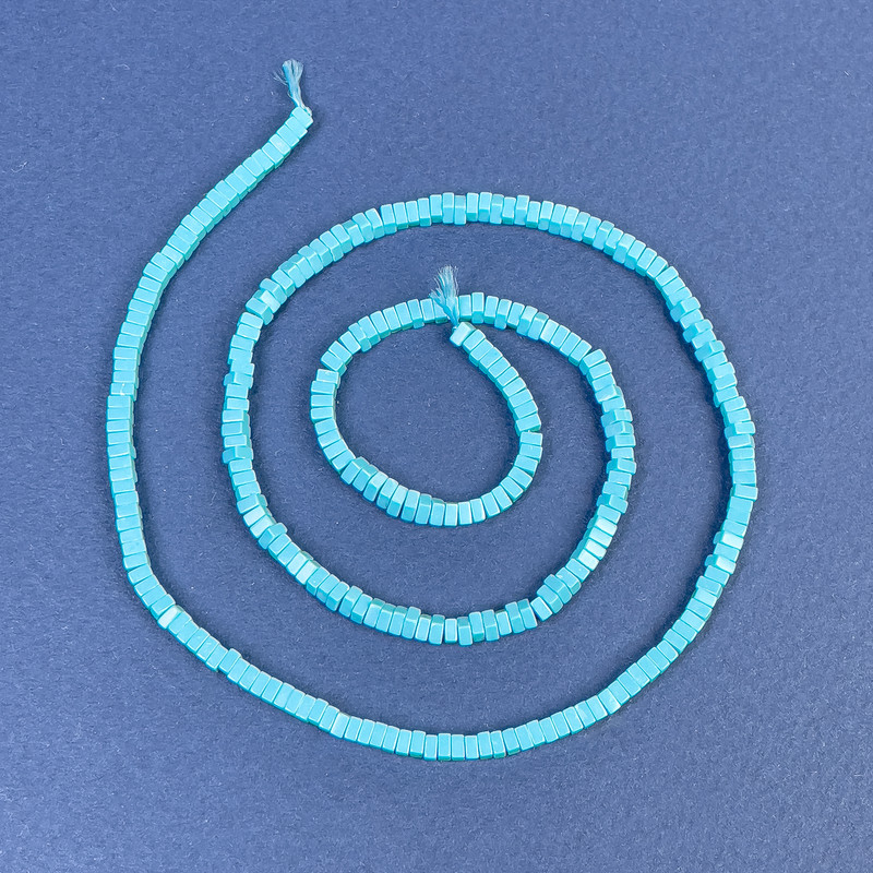 Turquoise square rondelle beads 2.5×1 mm on a thread, length 39 cm+