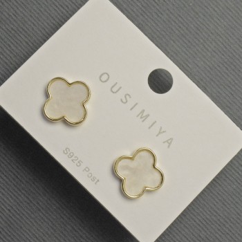 Clover Stud Earrings 12mm +/- Pearlescent Color Gold-Tone Metal