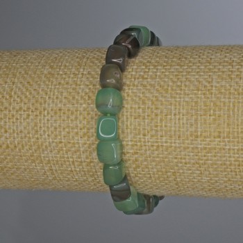Bracelet with Brazilian agate cubes 7×7mm, length 18 cm ± stretch