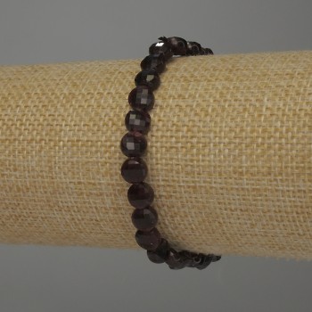 Garnet bracelet with faceted coin beads, 7 mm diameter, 18 cm length