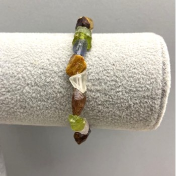 Bracelet 'Assortment' with unpolished stones, diameter 10-12×9 mm, length 18 cm +/- stretch