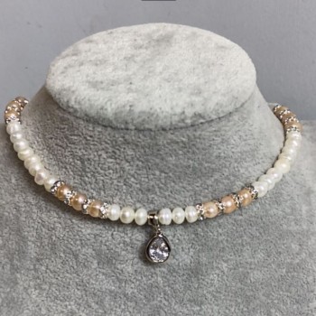 Beige and white freshwater pearl choker with oval pearls, 5–6×5–4 mm, with pendant, length 38 mm, with a clasp and extender chain
