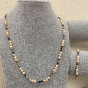 Necklace and Bracelet Set: Peach River Pearls with Tourmaline, Pearl diameter 5-6×5-4 mm, Tourmaline cube diameter 2.5×2.5 mm, length 55 cm, adjustable length 18 mm
