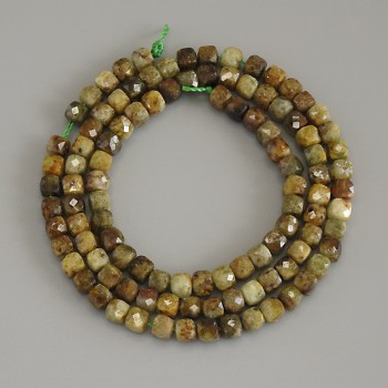 Grossular faceted cube beads, 4x4 mm diameter, on a string, 39 cm length