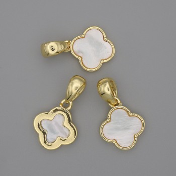 Pendant with mother-of-pearl in the shape of a shamrock 14x14mm, length 24mm, golden metal
