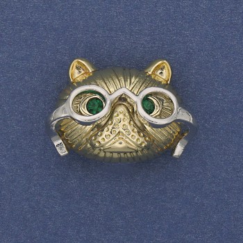 Brooch pendant 'Cat in Glasses' with green crystals, gold-tone metal, 29x21 mm+
