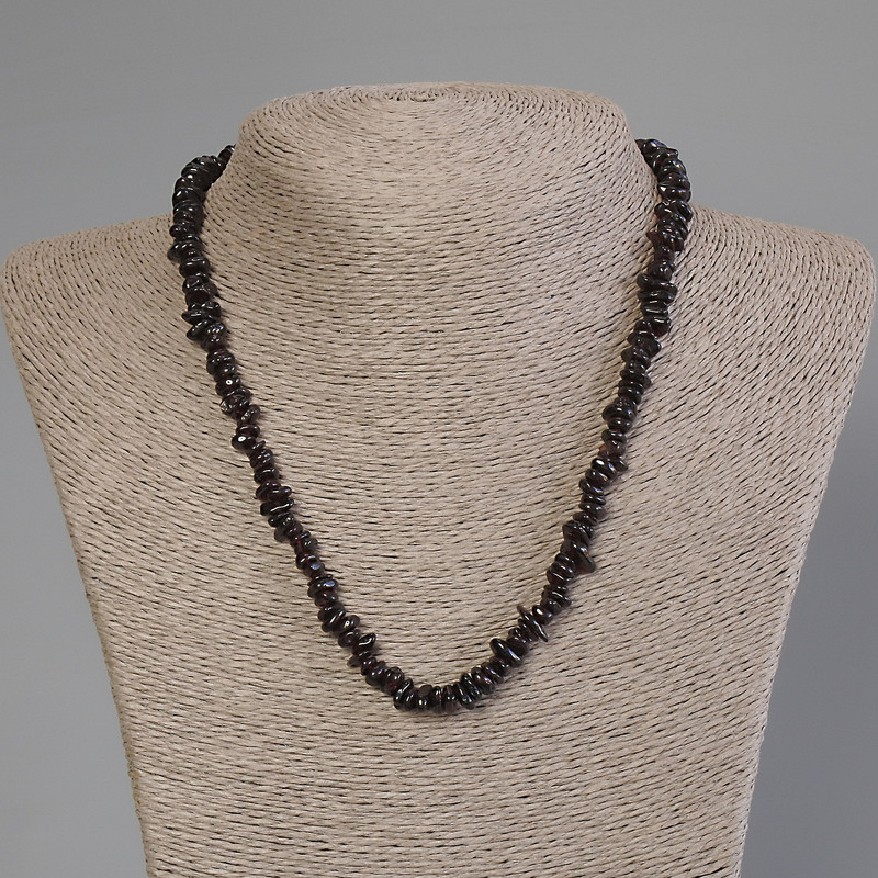 Garnet chip necklace, diameter 6–9×2–4 mm, length 50 cm ± with clasp