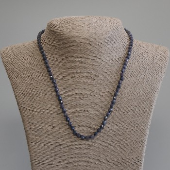 Necklace of faceted sapphire cubes, 4×4 mm, length 50 cm +/- with clasp