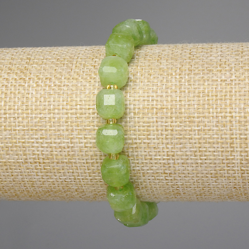Peridot Olivine Faceted Cube Bracelet, approx. 8.5×8.5 mm, 3 mm seed beads, 18 cm stretch