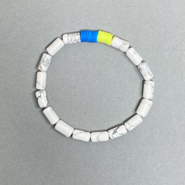 Bracelet with chalcedony cylinders 10x5 mm ±, polymer clay rondelles 6x1 mm ±, 18 cm elastic