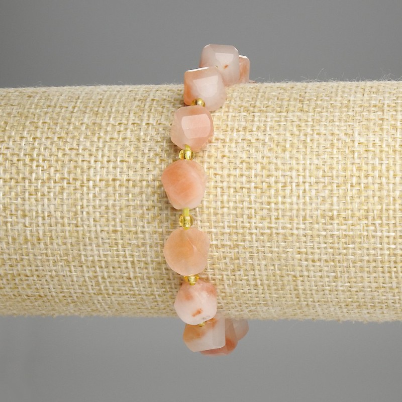 Carnelian Bracelet with Faceted Diamond-Shaped Beads, Diameter 10×9 mm ±, Seed Beads 3 mm ±, Length 18 cm ±, Elastic