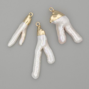 Pendant with baroque pearls in golden metal, diameter assortment 25-44×14-16 mm +/- assorted size