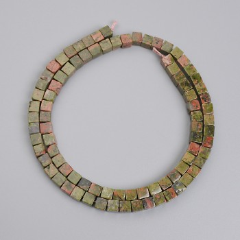 Cube-shaped heliotrope jasper beads, 4.5 x 4.5 mm, on thread, length 39 cm+