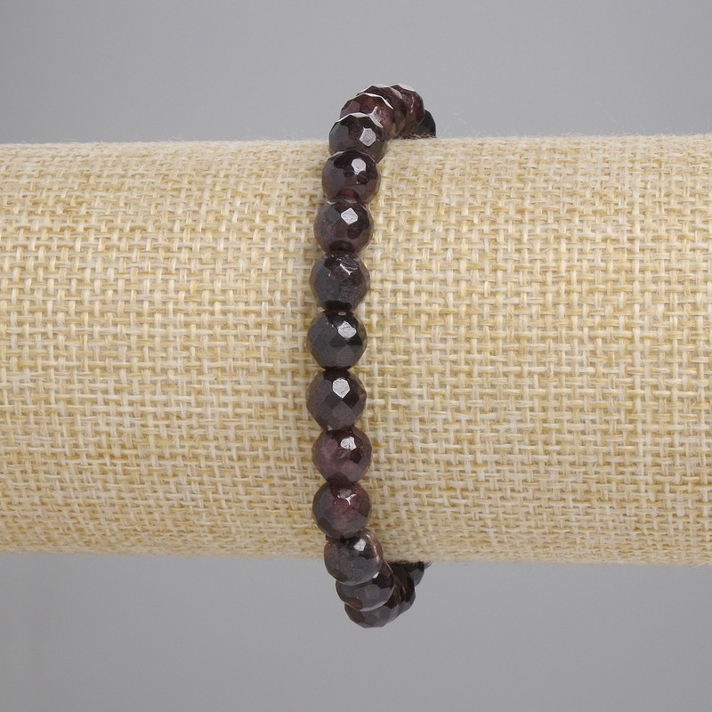Garnet bracelet with faceted beads, 6.5 mm diameter, 18 cm length (stretch)