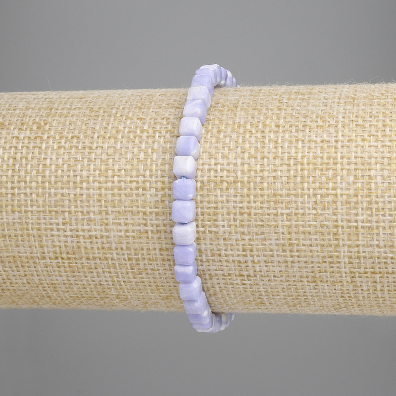 Blue Agate Bracelet with Faceted Cube, 4x4 mm, 18 cm long, stretch