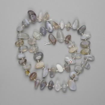 Agate beads, butterfly-shaped, faceted, 8-17×4-8 mm, with 3 mm seed beads, 40 cm length, on thread