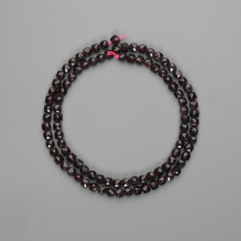Garnet Beads, Faceted Cube 4x4 mm, length 39 cm