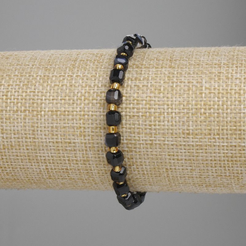 Faceted Agate Cube Bracelet, 5x5 mm, 3 mm seed beads, 18 cm length, elastic