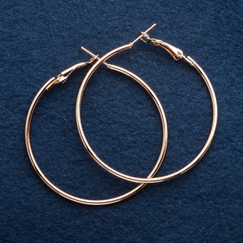 Gold-tone hoop earrings, 5 cm diameter