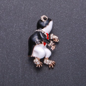 Brooch 'Frog Conductor' in a frock coat, gold-tone metal, 3.5 x 2 cm