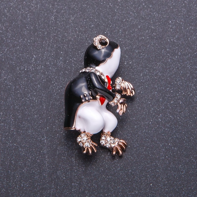 Brooch 'Frog Conductor' in a frock coat, gold-tone metal, 3.5 x 2 cm