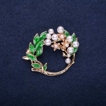 Brooch 'Wreath' with Pearl Beads and Enamel, White and Green, 41x35 mm, Gold-Tone Metal