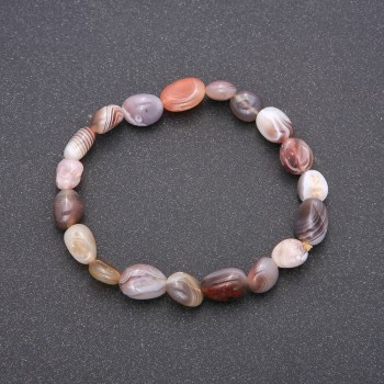 Botswana agate bracelet on elastic with faceting, diameter 8x10 mm (±), circumference 18 cm