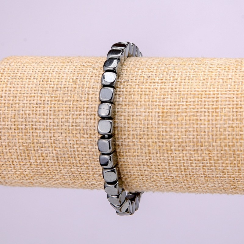 Elastic hematite cube-bead bracelet, 6×6 mm, length 18 cm