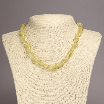 Beaded necklace of pink tinted quartz chips, 6–8 mm diameter, 45 cm long on an extender chain