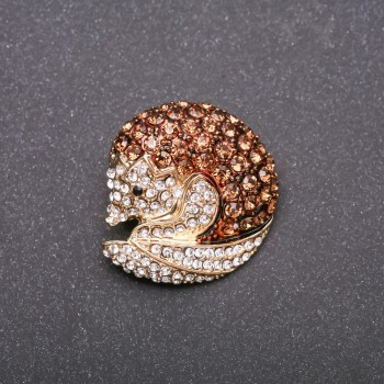 Brooch 'Stoat' in brown and white crystals, yellow metal 33x35mm