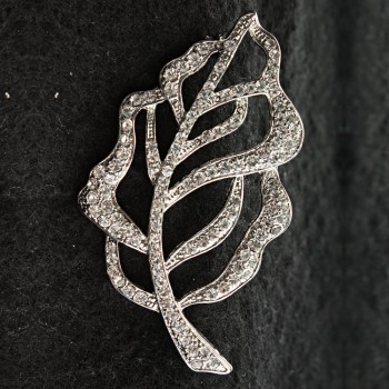 (35/60 mm) Leaf Brooch in Light Metal with Crystals