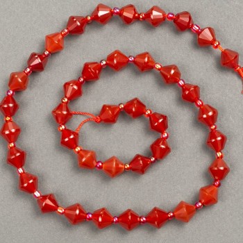 Beads on a thread, natural carnelian, faceted diamond 8x8 mm, length 38 cm +/- (seed bead insert 3x3 mm)