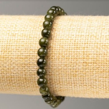 Elastic bracelet with dark green dyed quartz beads (acrylic), bead diameter 6.5 mm, length 18 cm