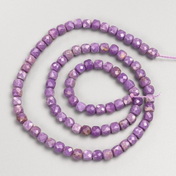 Beads of phosphosiderite natural stone, faceted cube on a thread, diameter 4–5 mm, length 38 cm.