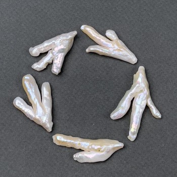 Baroque pearls with a 'Gasoline' shade, diameter 24×37 mm +/- through-hole, length 37 cm +/- (per piece)