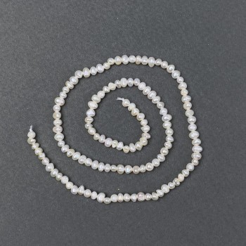 Oval freshwater pearls on a strand, diameter 4x3 mm, length 35 cm