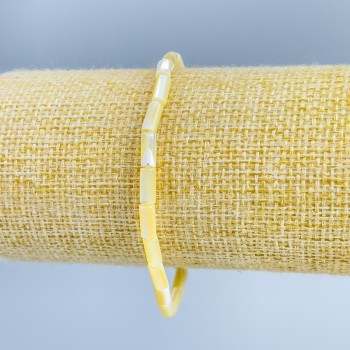 Beige cylindrical mother-of-pearl bracelet, diameter 3.5×8 mm ±, length 18 cm (stretch)