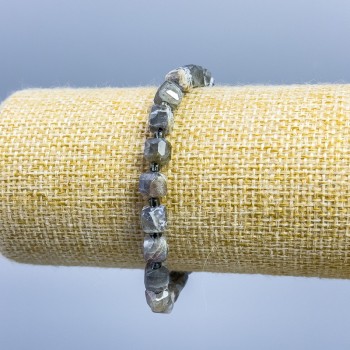 Bracelet Labradorite natural stone, faceted cube, diameter 6x6mm+- with seed beads 2mm+-, length 18cm (stretch)