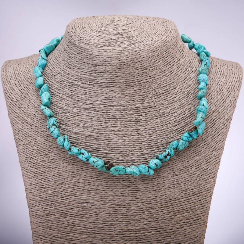 Beaded Necklace 'Turquoise' (Howlite) Hammered, diameter 8×10 mm, length 45 cm