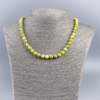 Necklace of natural yellow jadeite, faceted cubes, 7 mm diameter ±, length 48 cm+