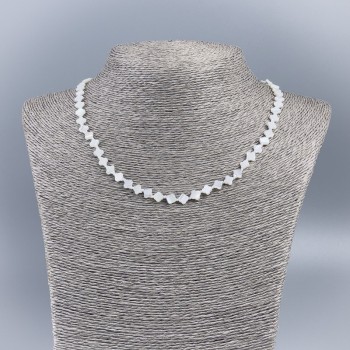 Necklace of natural white mother-of-pearl in a clover shape, bead diameter 6x5x2 mm, length 50 cm