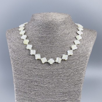 Necklace of natural white mother-of-pearl, clover shape, diameter 11×13×3 mm+-, length 50 cm+-
