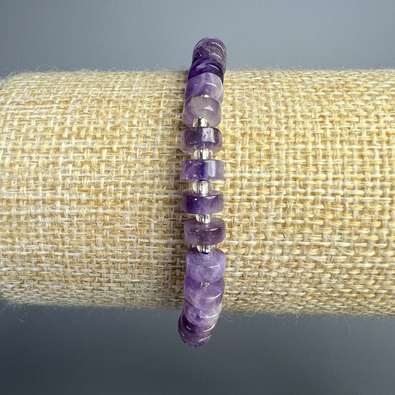 Bracelet with natural amethyst disc beads, diameter 6.5×3 mm, length 18 cm (stretch) with seed beads