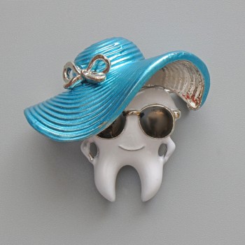 Brooch 'Tooth in a Hat' with white, blue and black enamel, silver-toned metal 33x30mm